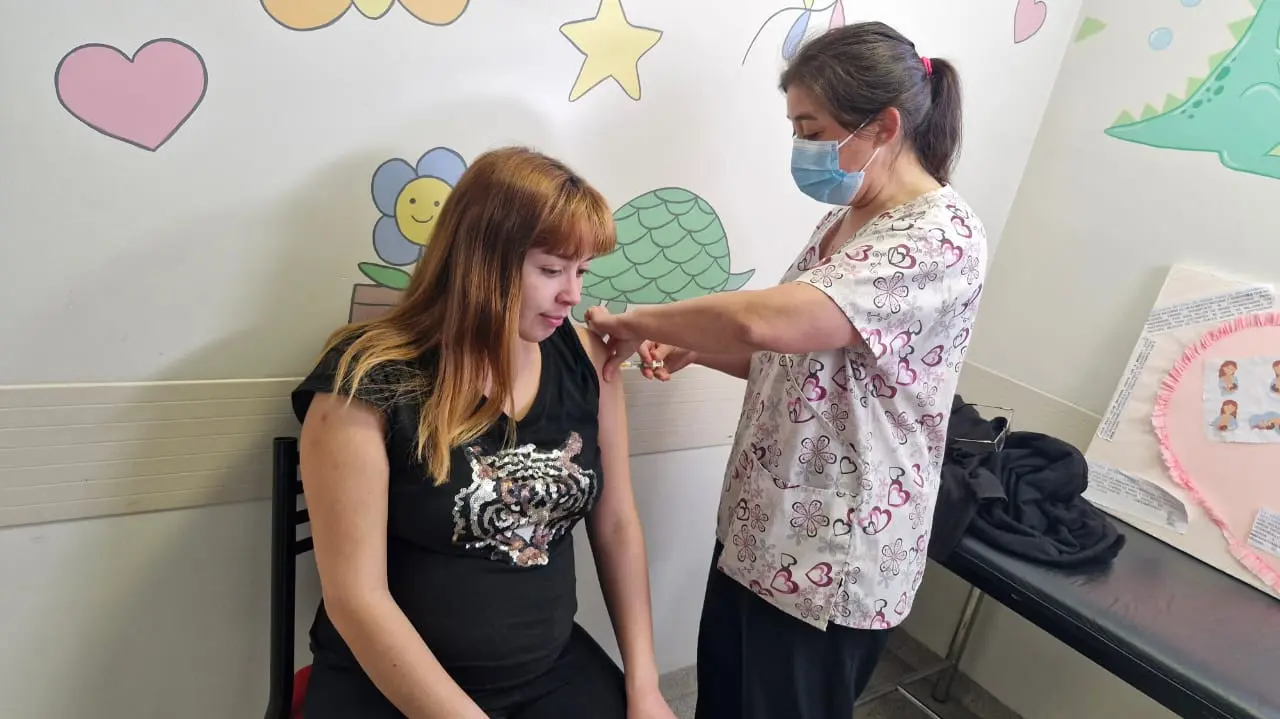 Inicia la vacunación a embarazadas contra el Virus Sincicial Respiratorio