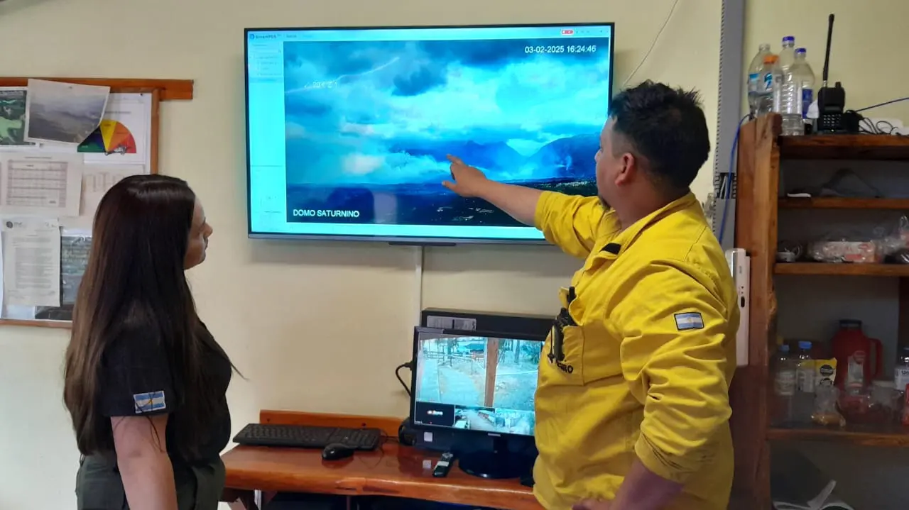 Río Negro intensifica acciones para contener el incendio en El Bolsón